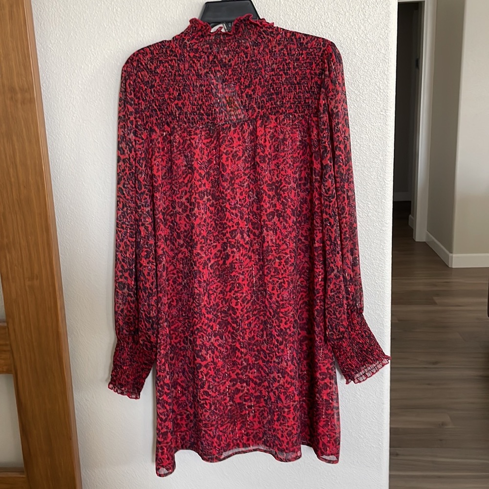 Sanctuary dress size 10. Red 100% polyester non wrinkle. Metallic thread. - Picture 8 of 8